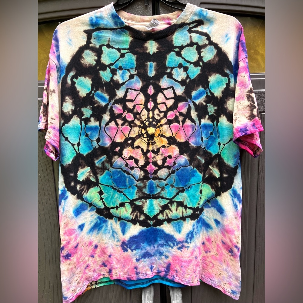 Tie Dye Tshirt size XL reverse dye mandala hand dyed from happy face tie dye